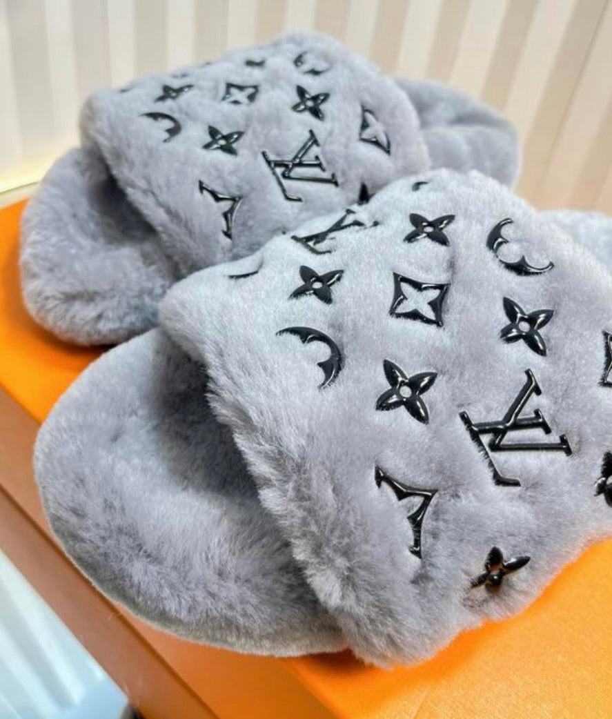 LV MONOGRAM SLIDES
